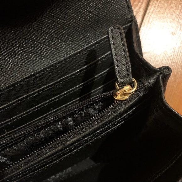 Michael Kors Balck Wallet - Picture 5 of 7